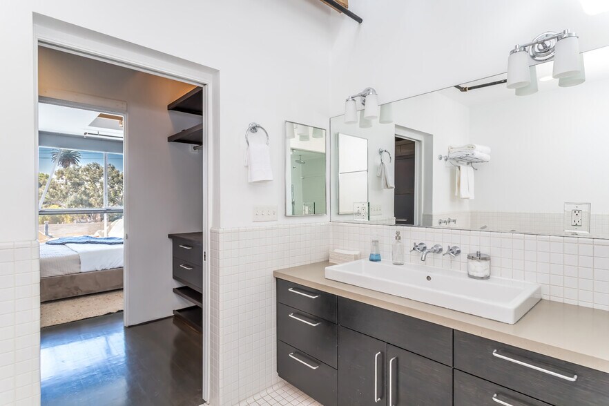 More Photos Of Abbot Kinney Blvd, Venice Loft Creative Space For Lease