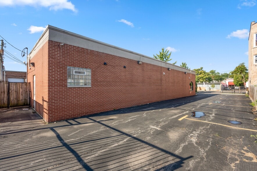 More Photos Of 6021 S Kedzie Ave, Chicago Medical For Sale