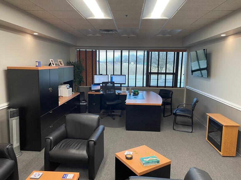 More Photos Of 41800 Executive Dr, Harrison Township Manufacturing For Lease