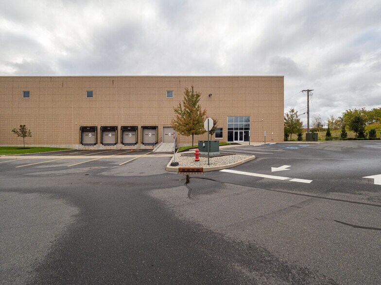 More Photos Of 70 Carter Dr, Edison Warehouse For Lease