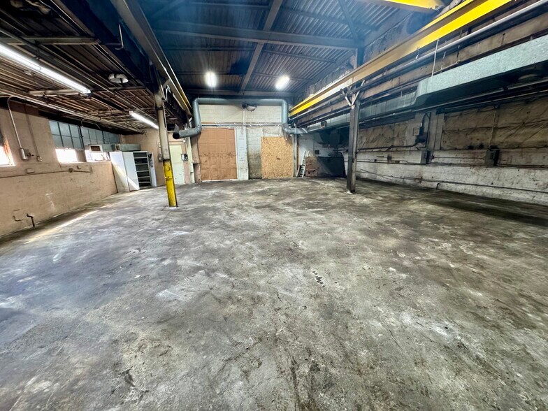 More Photos Of 1910-1912 23rd Ave, Rockford Manufacturing For Sale