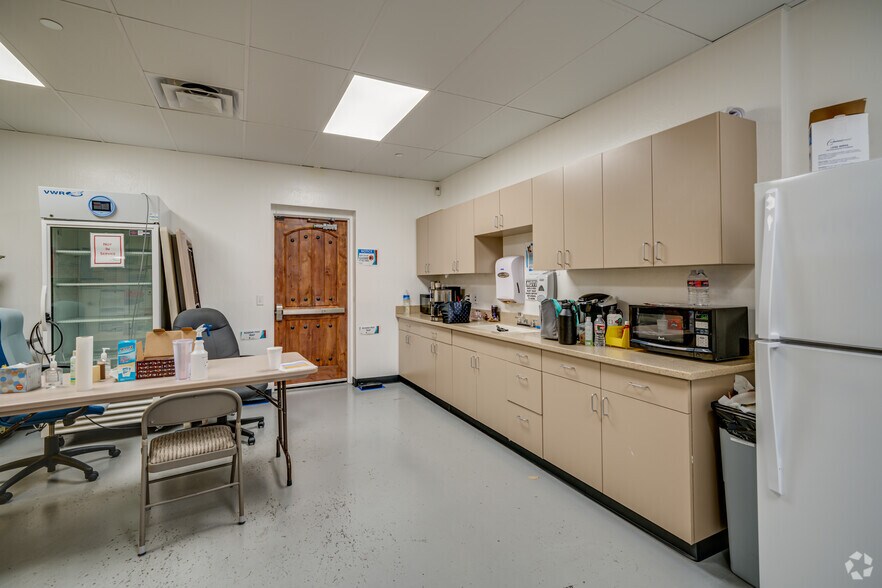 More Photos Of 711 E Carefree Hwy, Phoenix Unknown For Lease