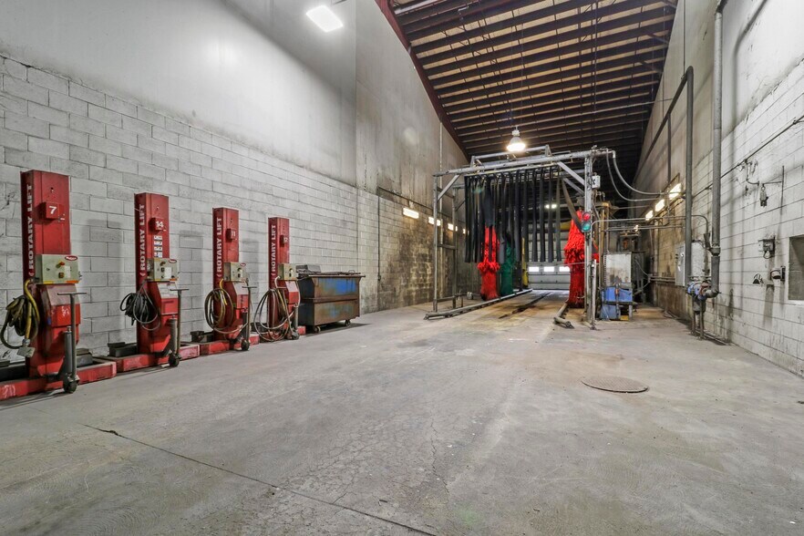 More Photos Of 315 Northampton St, Kingston Industrial For Sale