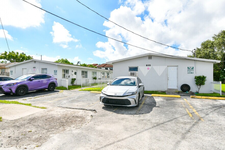 More Photos Of 831-835 NW 7th St, Hallandale Beach Apartments For Sale