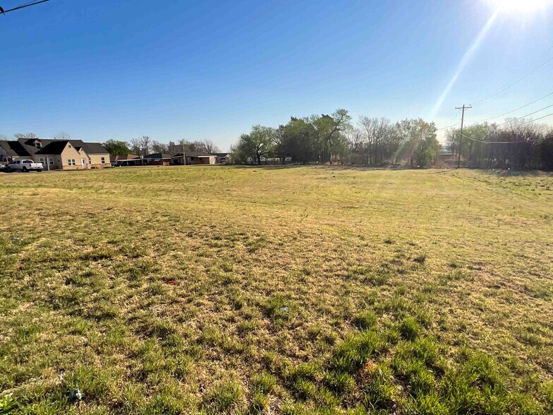 More Photos Of 600 Opal Ave, Clinton Carwash For Sale