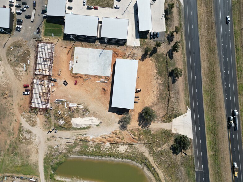 More Photos Of 450 Hwy 290 E, Elgin Light Distribution For Lease