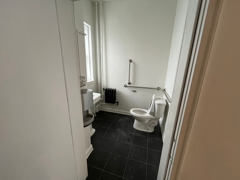 More Photos Of 28 E 16th St, Indianapolis Apartments For Lease