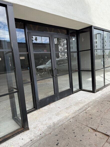 More Photos Of 3461 W 8th St, Los Angeles Showroom For Lease