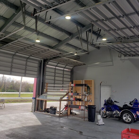 More Photos Of 3102 1st Ave S, Texas City Auto Repair For Sale