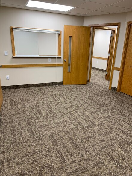 More Photos Of 2213 Shenango Valley Fwy, Hermitage Office For Lease