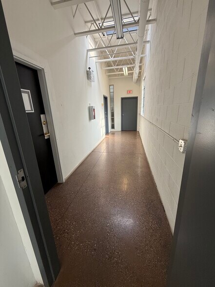 More Photos Of 1218 9th Ave SE, Calgary Storefront Retail Office For Lease