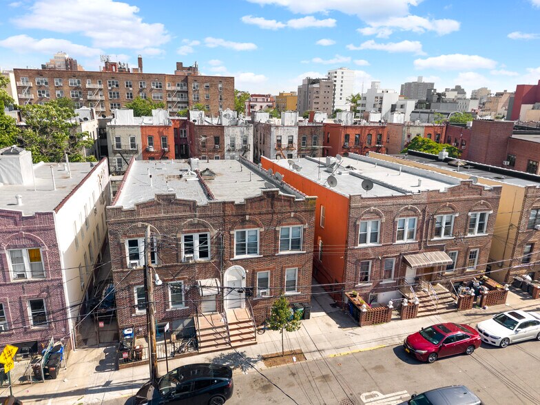 More Photos Of 18 Brighton 4th Ter, Brooklyn Apartments For Sale