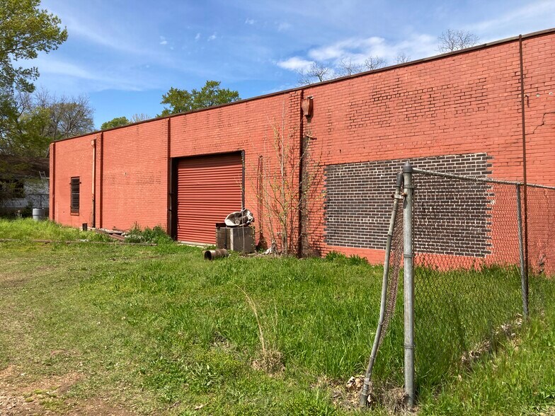 More Photos Of 302 S Louise St, Atlanta Light Manufacturing For Sale