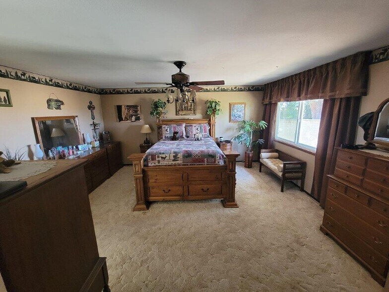 More Photos Of 41614 102nd St E, Palmdale Industrial For Lease