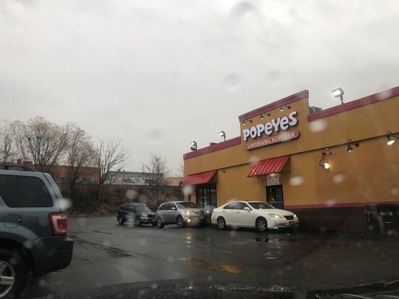 More Photos Of 237-251 Market St, Paterson Storefront Retail Office For Lease