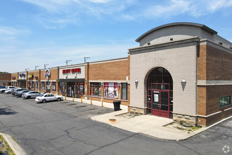 Primary Photo Of 4000-4046 W Roosevelt Rd, Chicago General Retail For Sale