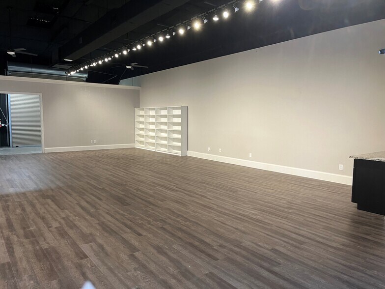 More Photos Of 5880 Shirley St, Naples Flex For Sale