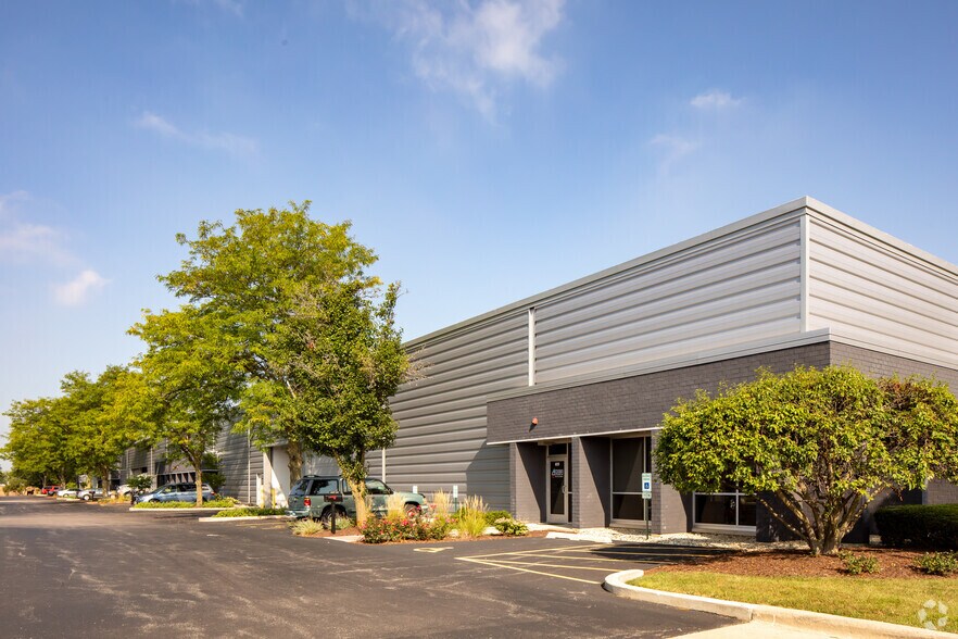 More Photos Of 825-845 W Hawthorne Ln, West Chicago Manufacturing For Lease