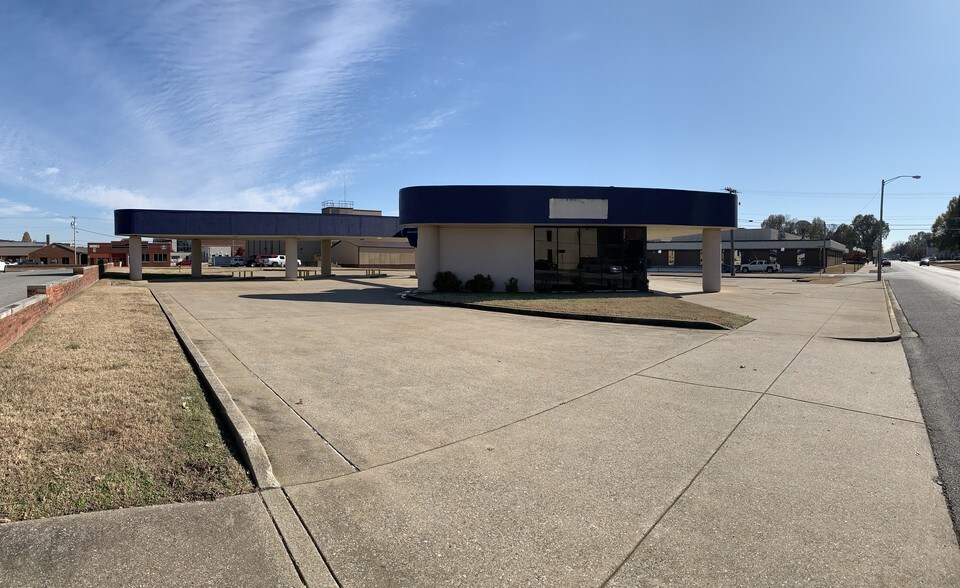 More Photos Of 325 Washington St, Paducah Bank For Lease