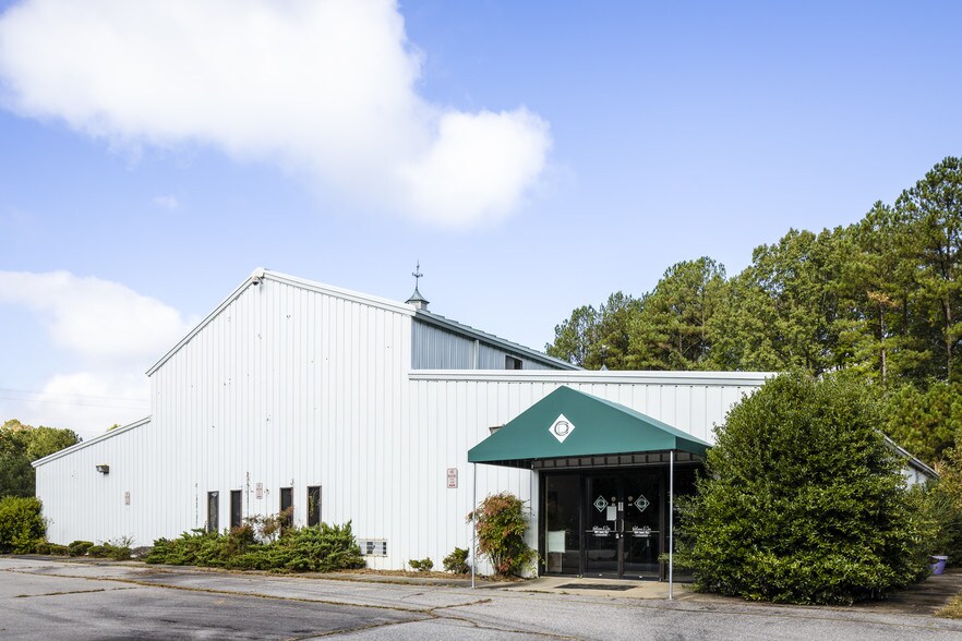 More Photos Of 24 Colonial Downs Pl, Alberta Veterinarian Kennel For Lease