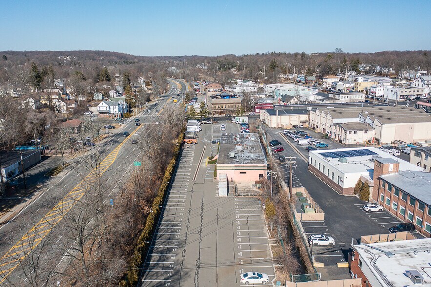 More Photos Of 12 E Dexter Plz, Pearl River Warehouse For Lease