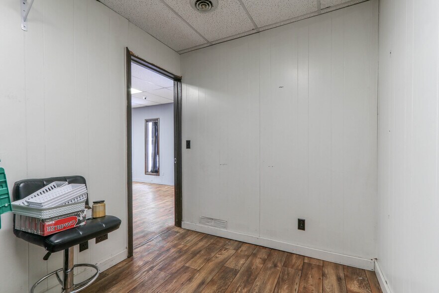 More Photos Of 1301-1305 S Central Ave, Marshfield Convenience Store For Sale