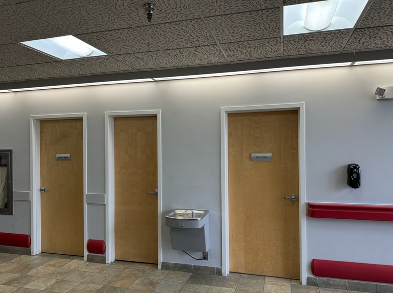 More Photos Of 100 Milk St, Methuen Office For Sale