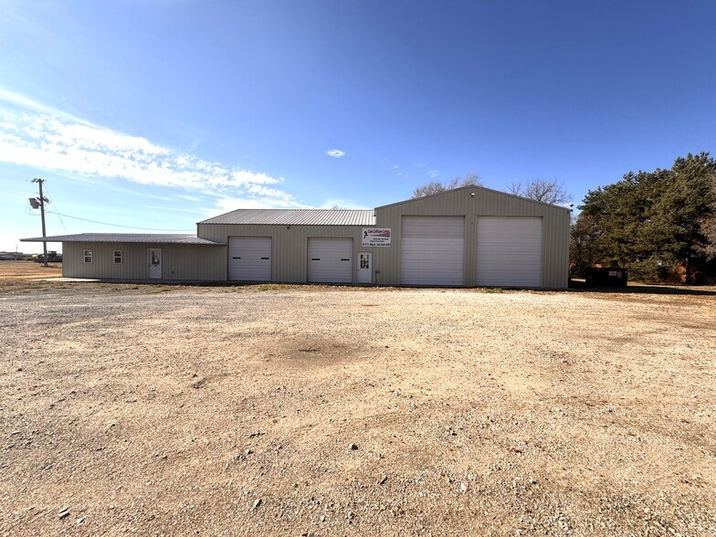 More Photos Of 517 S Main St, Stafford Flex For Sale