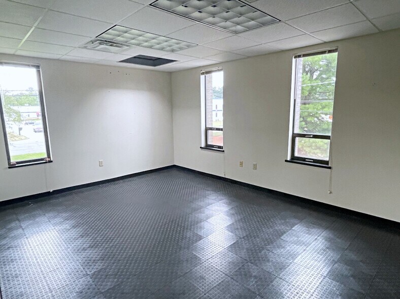 More Photos Of 58 Concord St, North Reading Office For Lease