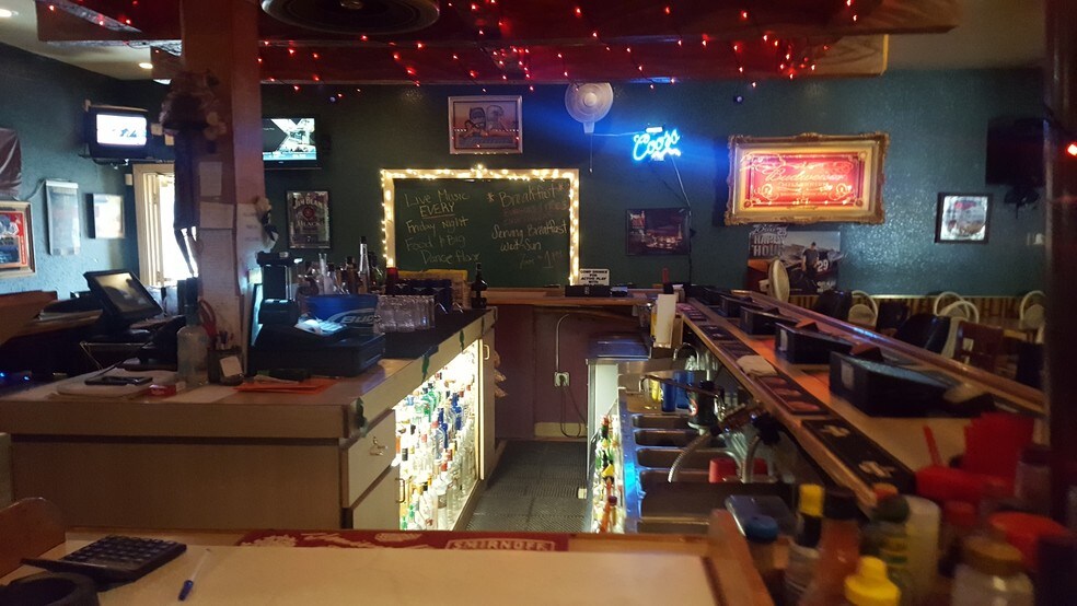 More Photos Of 900 W Nevada Hwy 372, Pahrump Bar For Sale
