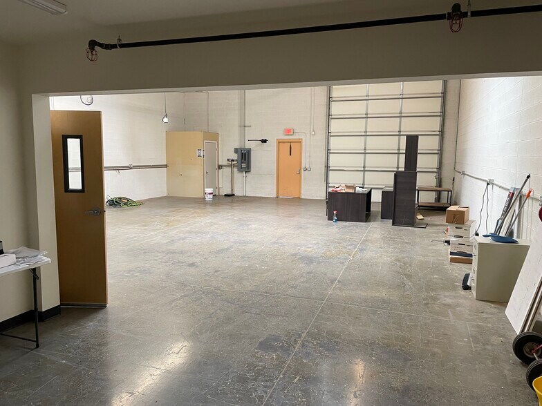 More Photos Of 7318 S 89th Pl, Mesa Showroom For Sale