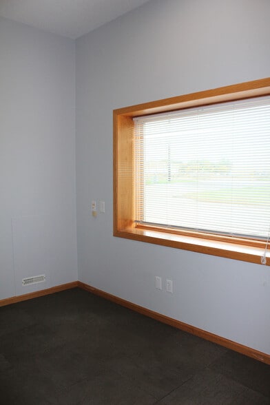 More Photos Of 331 4th Ave S, Sartell Warehouse For Lease