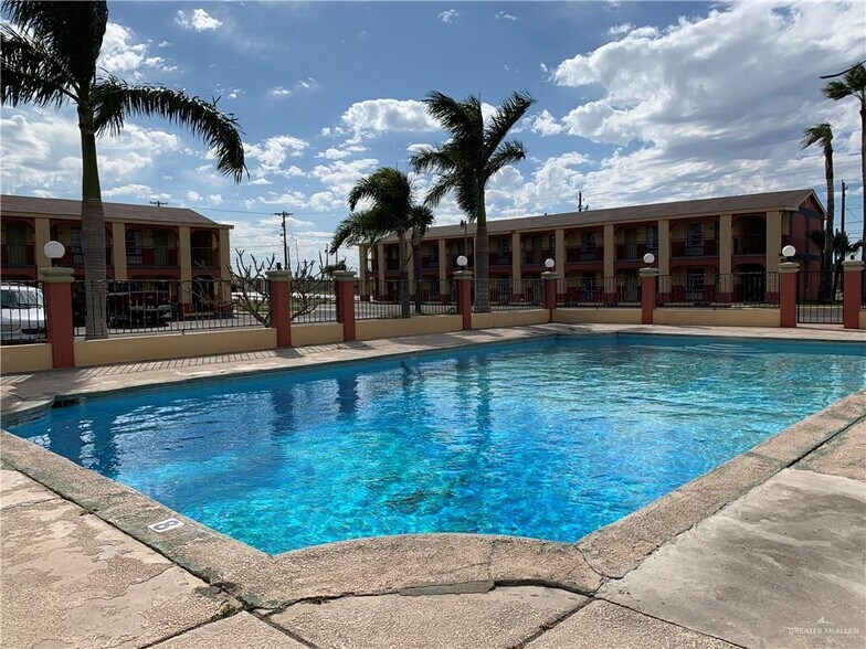 More Photos Of 1990 W Expressway 83, Mercedes Hotel For Sale