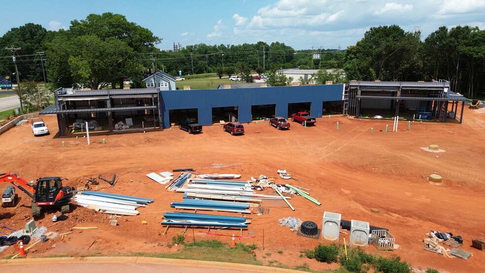 More Photos Of 5 Moorlyn Ln, Greer Storefront For Lease