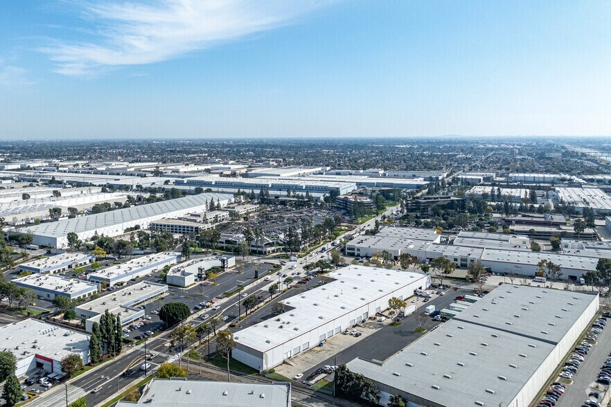 More Photos Of 4821-4845 Eastern Ave, Bell Distribution For Lease