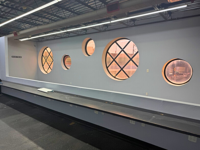 More Photos Of 250 Jackson Ave, Bronx Storefront Retail Office For Lease