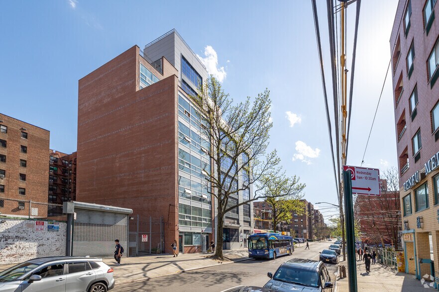 More Photos Of 13324 41st Rd, Flushing Office For Sale