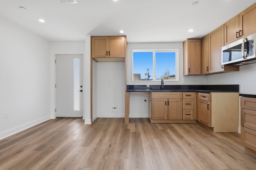 More Photos Of 1507 W 83rd St, Los Angeles Apartments For Sale