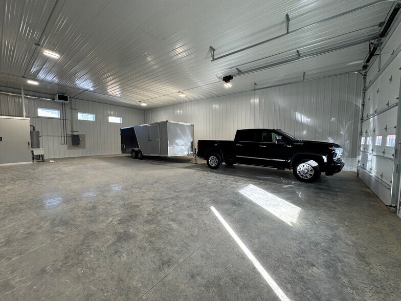 More Photos Of 6035 Rome Cir, Rochester Warehouse For Lease