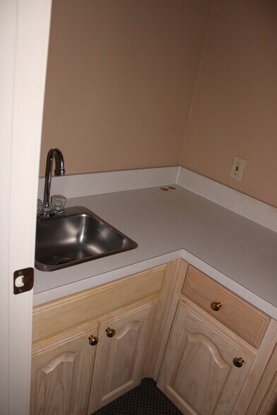 More Photos Of 6407 Colleyville Blvd, Colleyville Medical For Sale