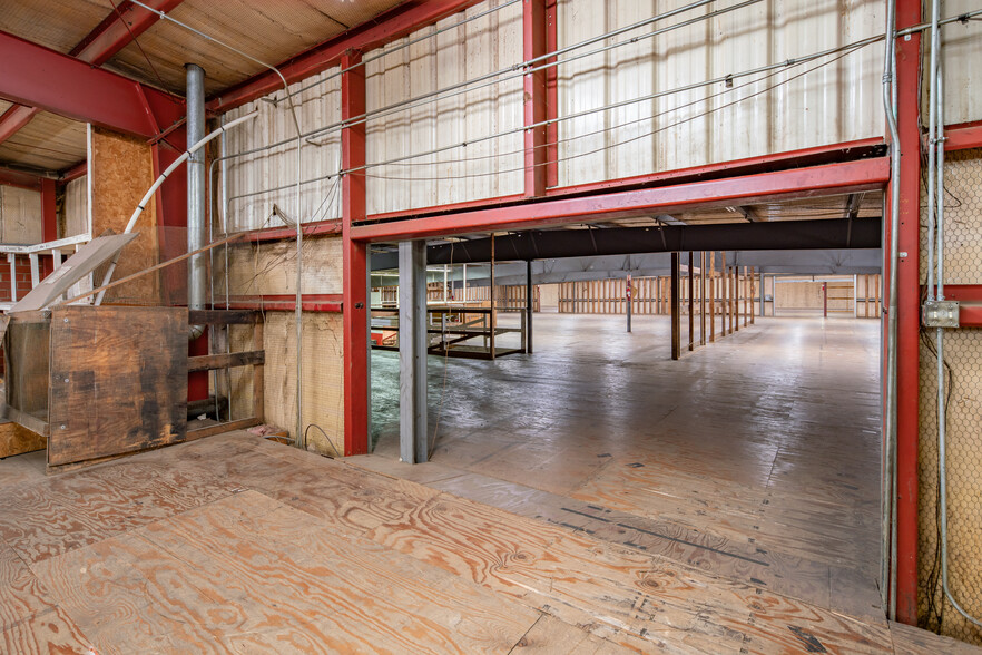 More Photos Of 2516 9th St, Great Bend Warehouse For Sale