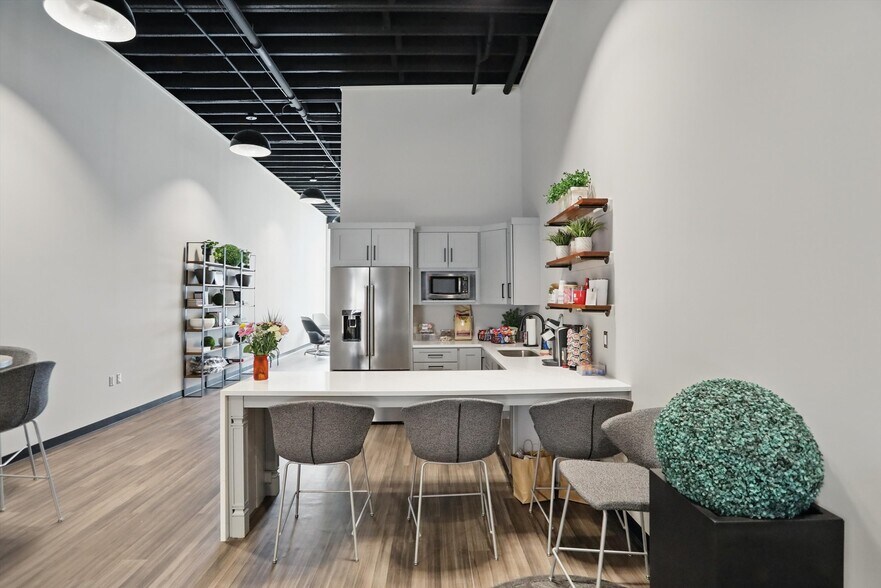 More Photos Of 164 E Jefferson St, Franklin Office For Sale