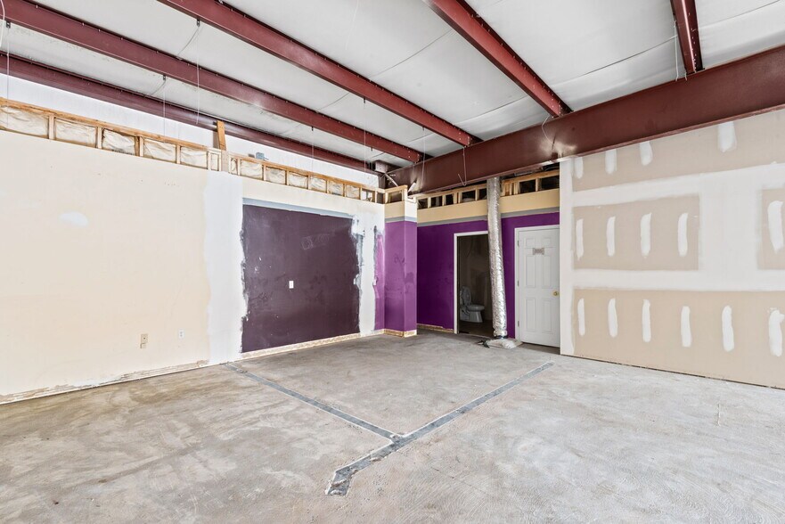 More Photos Of 2401 Ruth Hentz Ave, Panama City Flex For Lease