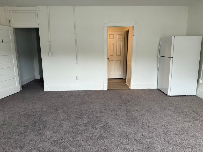 More Photos Of 33 N Washington St, Berkeley Springs Restaurant For Sale