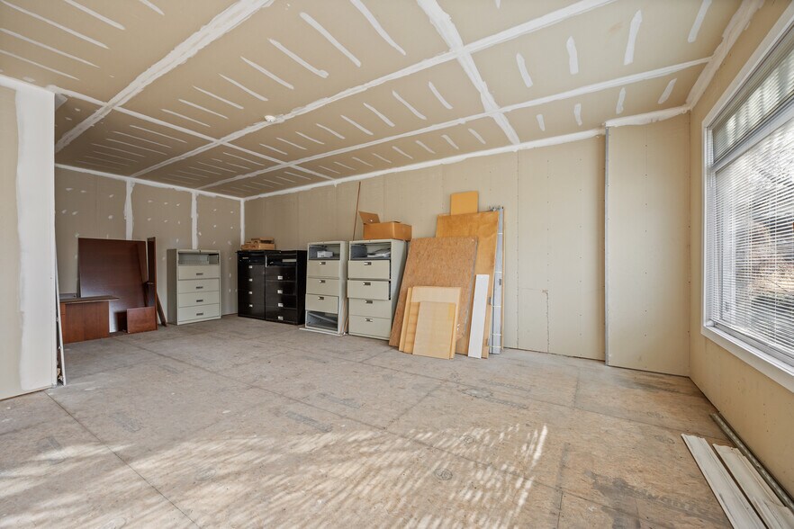 More Photos Of 76 Tokeneke Rd, Darien Office For Lease