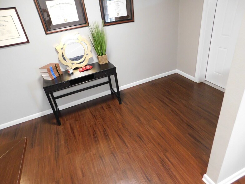 More Photos Of 284 SW Baya Dr, Lake City Office For Sale