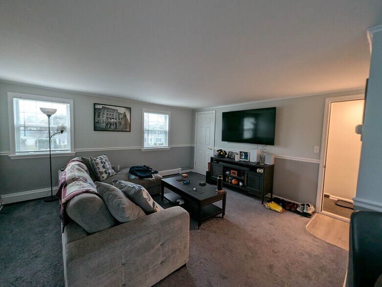 More Photos Of 28 Bohack Ct, Sayville Apartments For Sale