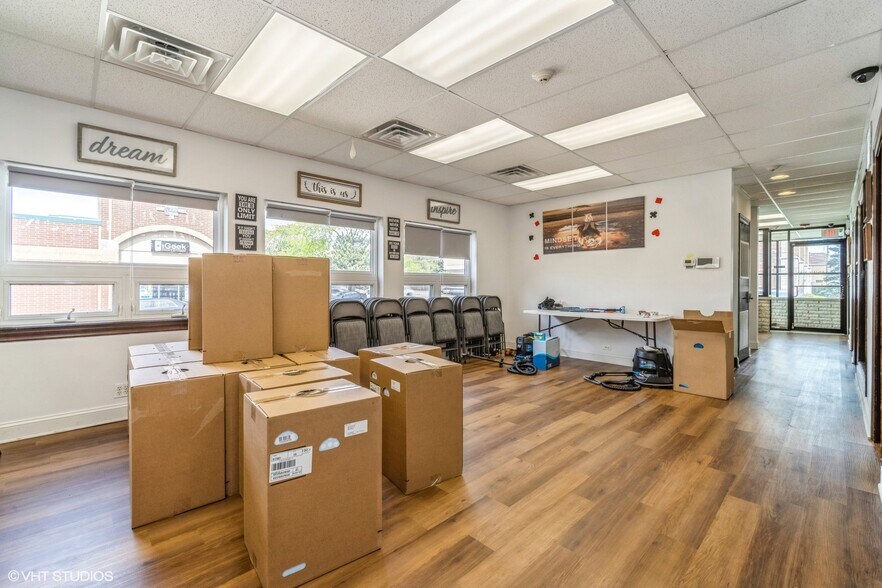 More Photos Of 3425 Dempster St, Skokie Office For Lease