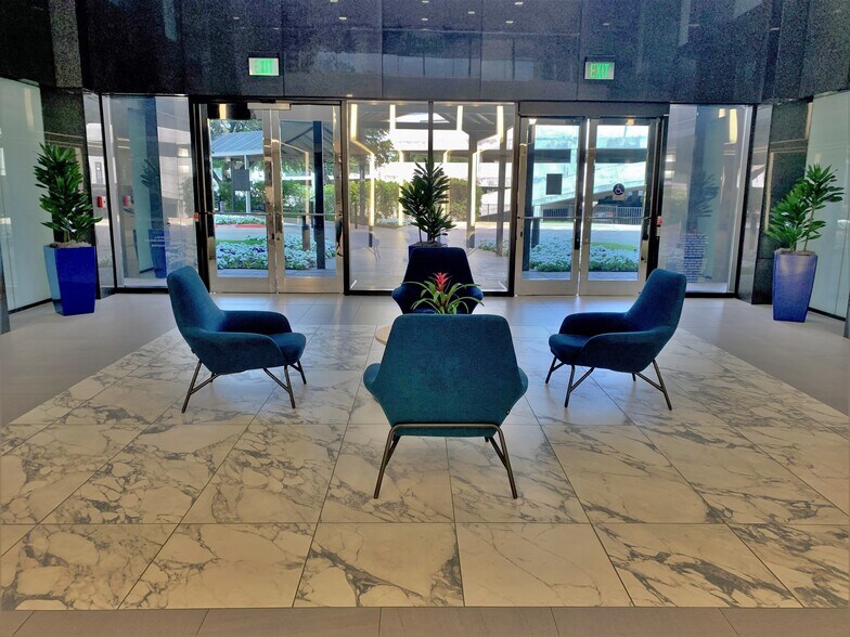 More Photos Of 14800 Landmark Blvd, Dallas Office For Lease