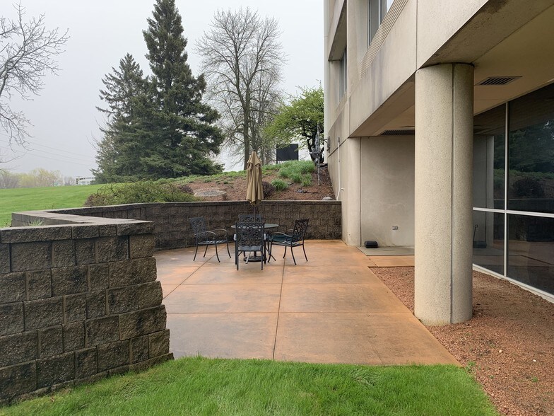 More Photos Of N28W23000 Roundy Dr, Pewaukee Office For Sale